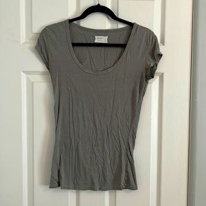 Grey tissue T-shirt.